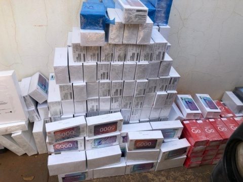 DOF apreende mais de R$ 400 mil em celulares, Ipads e relógios contrabandeados