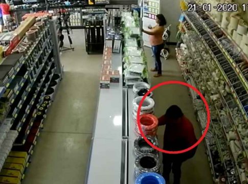 Dez câmeras de segurança não intimidam casal que furta R$ 2 mil em cabos de loja na Brilhante