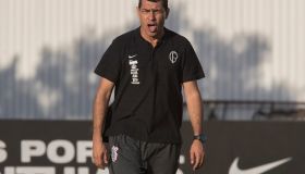 Carille arma Corinthians com Love e Boselli para enfrentar o Athletico-PR
