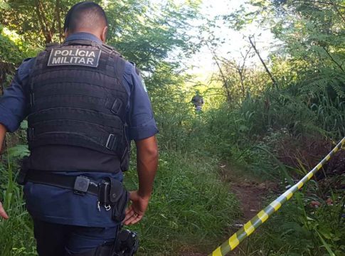 Corpo é encontrado nos fundos de cemitério com sinais de espancamento