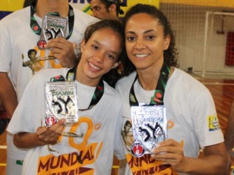 Capoeira vira símbolo feminino com dupla de MS entre as melhores do mundo