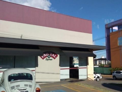 Funcionário de padaria é baleado com dois tiros durante roubo de malote