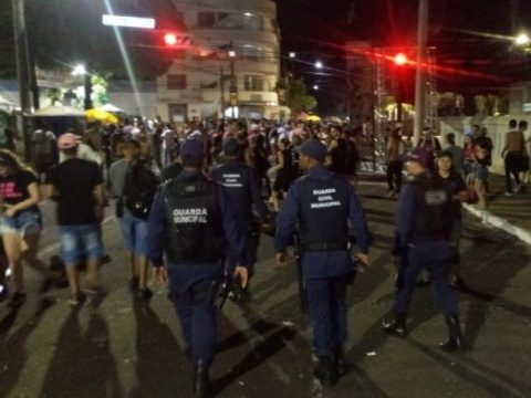 Jovem é baleado e soldado preso com maconha no Carnaval da Esplanada