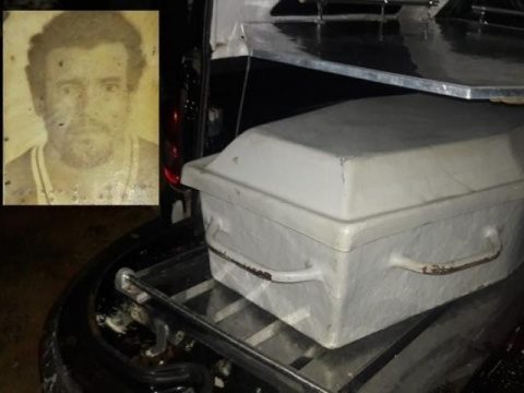 Homem é preso após matar amigo a golpes de machado no peito