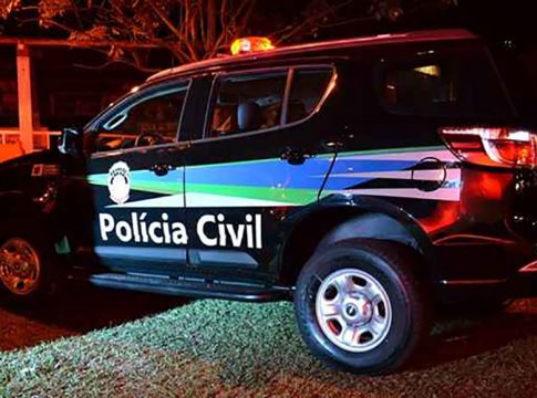 Filha de vereador da Capital é presa por cuspir e xingar policiais em blitz