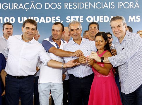 Reinaldo e Chico Piroli entregam 100 casas em Sete Quedas