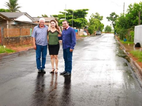 Prefeita Patrícia vistoria recapeamento na Vila Marisa
