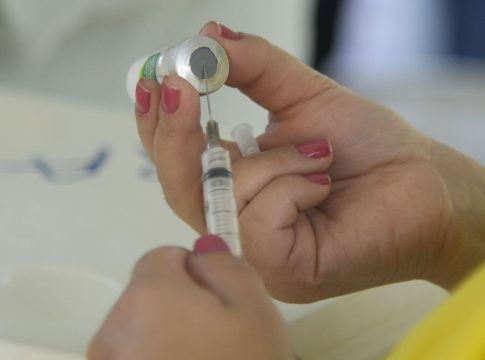Ministério da Saúde quer antecipar vacinação contra gripe