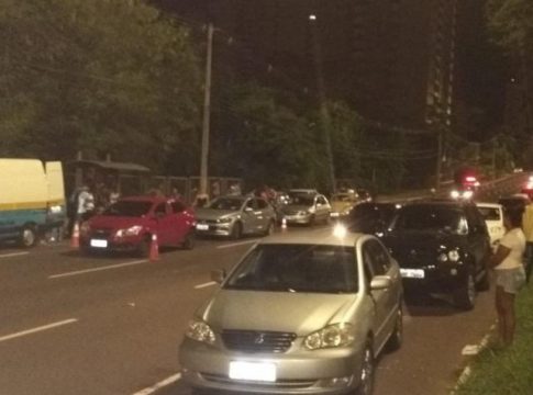 Blitz flagra 34 motoristas bêbados e prende cinco na Avenida Afonso Pena