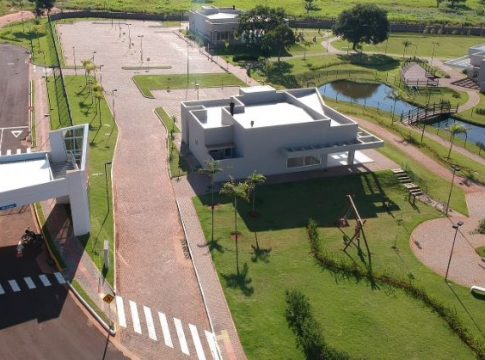 Bandidos roubam cofre de casa e levam R$ 500 mil de família