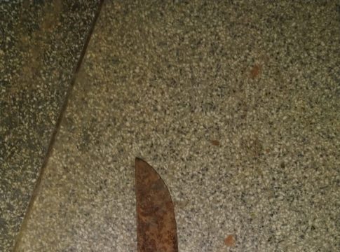 Homem que teve testículos arrancados por casal está em estado grave no hospital