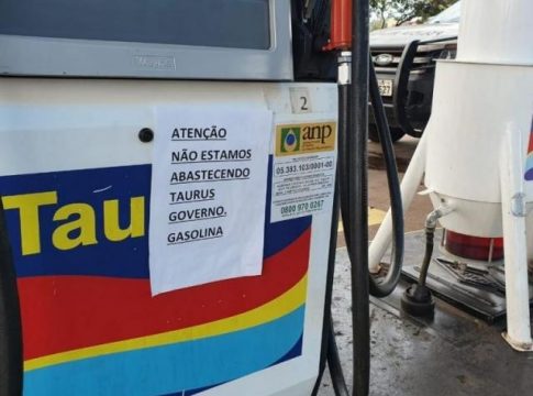 Sem repassar alta, postos suspendem gasolina para a frota do governo