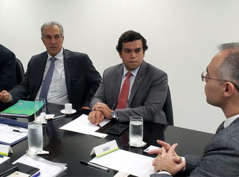 Na AGU Beto Pereira pede licença ambiental para novo porto