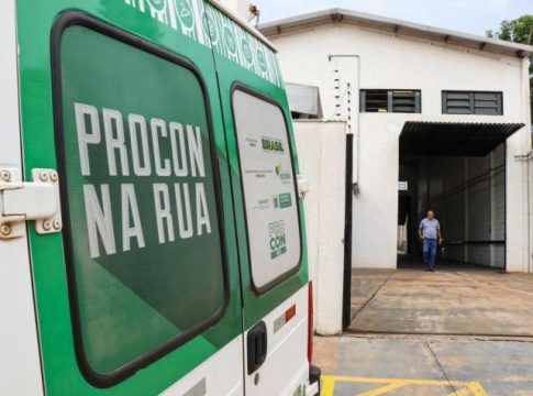 Placa Mercosul entra em vigor, com Procon de olho em preço de “cartel”