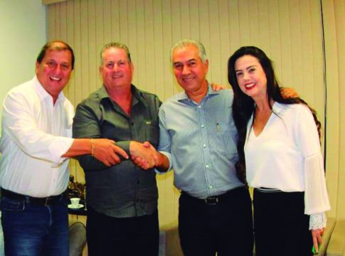 Reinaldo e Mara “abençoam” pré-candidatura de Ney Portela a prefeito de Itaquiraí