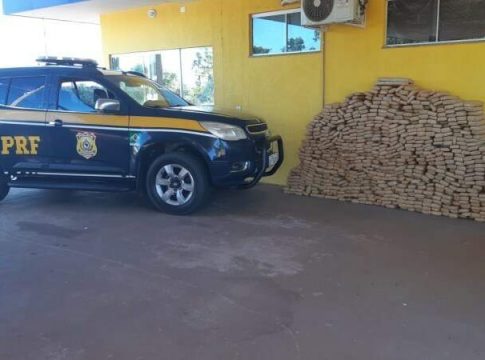Traficantes abandonam mais de 1,3 tonelada de maconha em rodovias