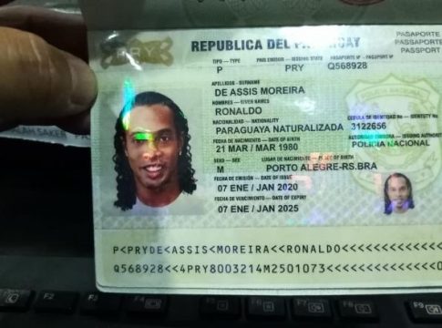 Ronaldinho Gaúcho é preso no Paraguai com suposto passaporte falso