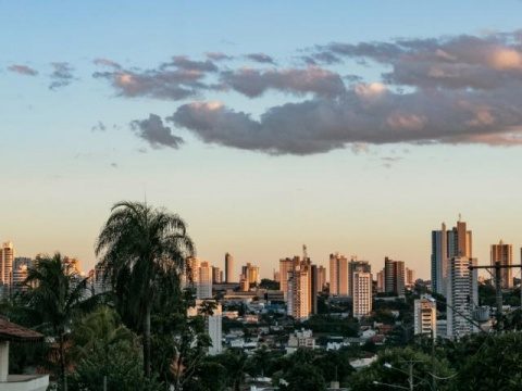Com previsão de chuva em áreas isoladas, máxima poderá chegar aos 36°C