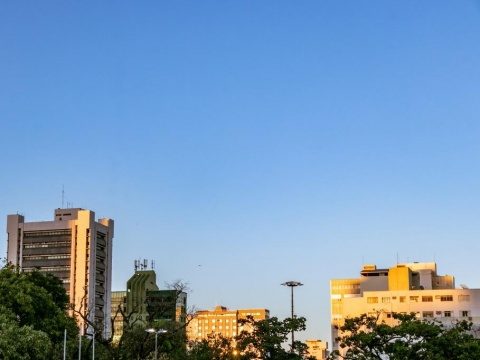 Sem alerta para chuva, semana começa com máxima chegando aos 35ºC