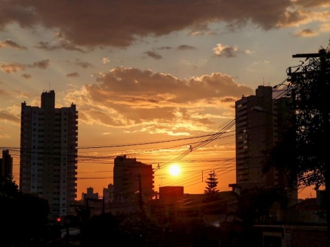Sem previsão de chuva, semana começa com calor de até 39ºC em MS
