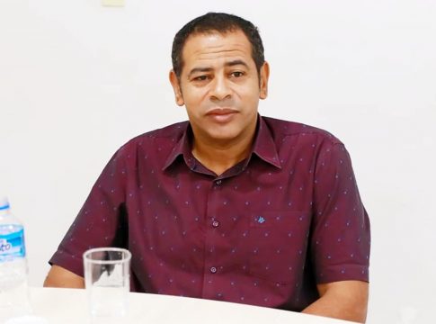 Prefeito Léo antecipa salários dos servidores em Eldorado