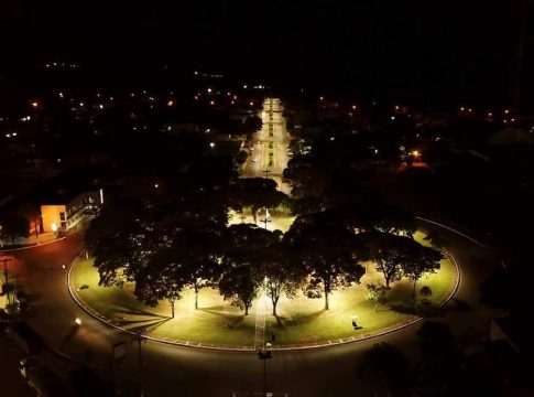 Praça da Bíblia em Eldorado ganha lâmpadas de led