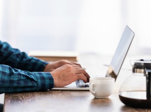 Governo amplia home office para todos os servidores que possam fazer atividades remotamente