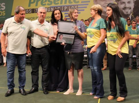 Reinaldo Azambuja presta homenagem a Dirceu Lazarini