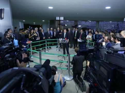 Congresso só fechou na ditadura e não vai fechar mais, diz Rodrigo Maia