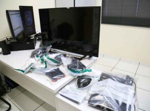 Pistola roubada de agente penitenciário é encontrada com quadrilha presa na madrugada