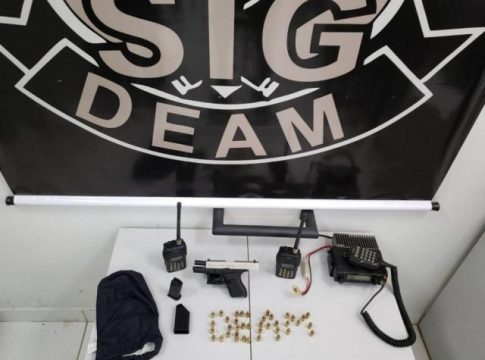 Investigado por violência doméstica, homem de 72 anos é flagrado com pistola