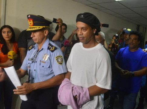 Advogado de Ronaldinho Gaúcho diz que prisão no Paraguai é ilegal