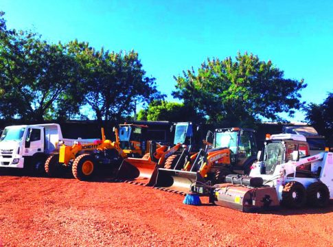 Prefeitura de Guaíra adquire patrola, caçamba e três pás carregadeiras