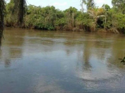Amigos desaparecem no Rio Brilhante após barco virar