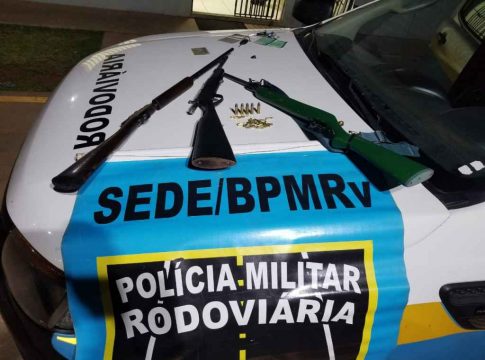 Homens que seguiam para caçada são presos com três espingardas