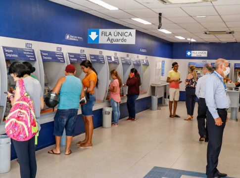 Caixa divulga novo calendário e saques emergenciais começam no dia 27