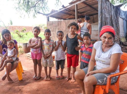 Veja como mães e avós chefes de família podem receber auxílio “dobrado” da União