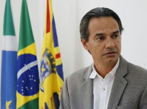 “Nós vamos levar os desobedientes à delegacia”, diz prefeito sobre toque de recolher