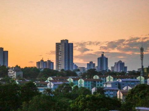 Segunda tem máxima de 34°C, umidade baixa e temperaturas em elevação