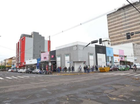 Crise do coronavírus potencializa desemprego e fila na Funtrab dobra a esquina