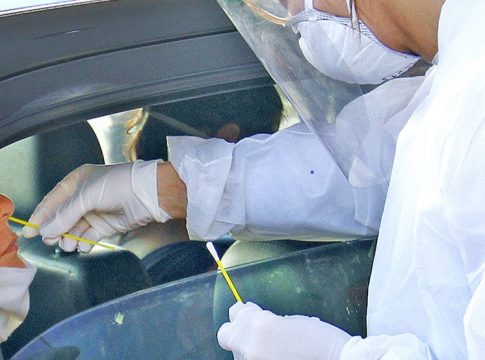 Coronavírus: teste pelo sistema Drive Thru é rápido e resultado sai em até 48h
