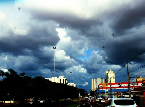 Terça-feira de tempo fechado e chuva em algumas regiões do Estado