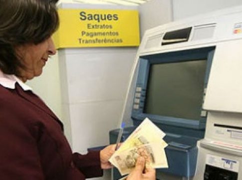 No primeiro dia do mês Governo libera pagamento de servidores que ganham até R$ 4 mil