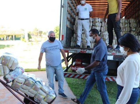 Governo do Estado começa a entrega de 60 mil cestas para famílias carentes