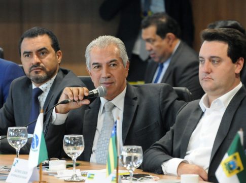 Reinaldo assina carta de governadores contra atos pró-intervenção