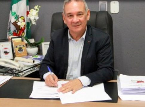 Em Naviraí prefeito Izauri não conseguiu filiar em seu partido nenhum dos 13 vereadores