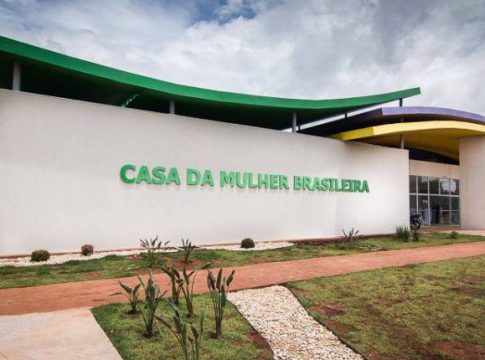 Mulher é agredida com pedrada pelo marido durante bebedeira em Campo Grande