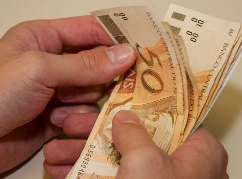 Governo libera saque de R$ 1.045 do FGTS por trabalhador a partir de 15 de junho
