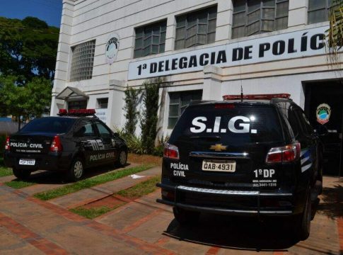 Corpo queimado é encontrado dentro de fossa em assentamento