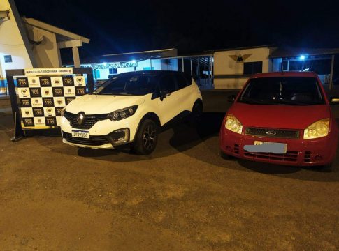 Carros do RS e adolescente de 15 anos são apreendidos a caminho da fronteira